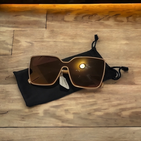 Vince Camuto VC999 ND Butterfly Shield Sunglasses Nude Frame Brown Gradi… - Picture 2 of 3